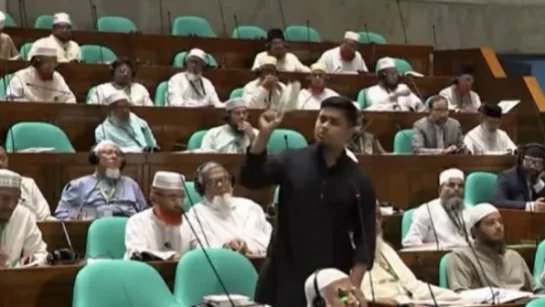 হাসনাত প্রস্তাবিত বাজেটকে ‘অর্থনৈতিক বাস্তবতা থেকে বিচ্ছিন্ন’ বলে নিন্দা করেছেন